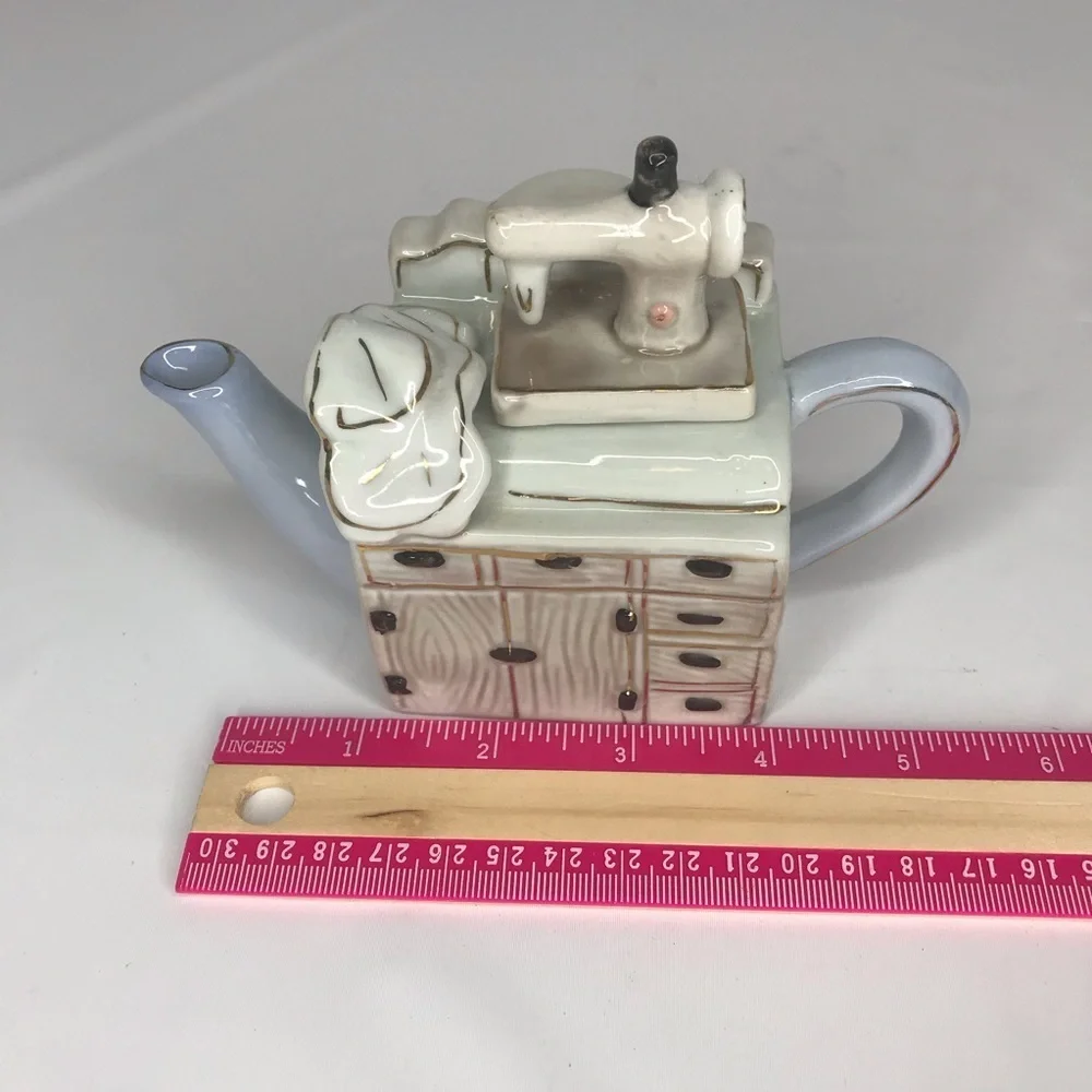 Trinket Box Mini Tea Pot‎ Sewing Machine Cabinet With Lid Porcelain Collectible